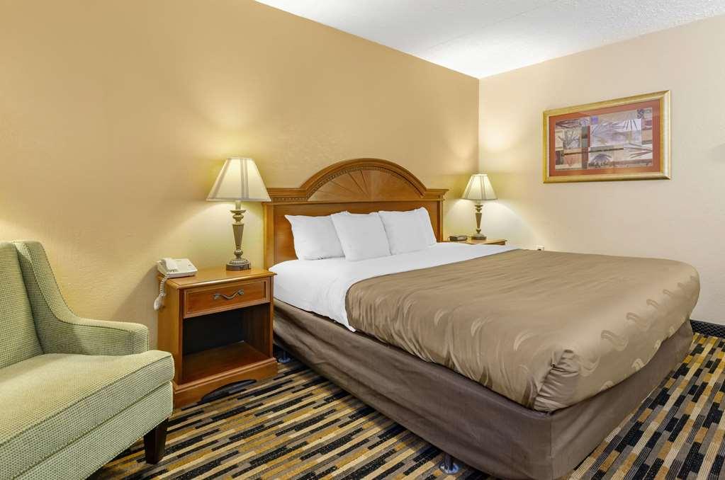Comfort Inn Near Martinsville Speedway Room photo